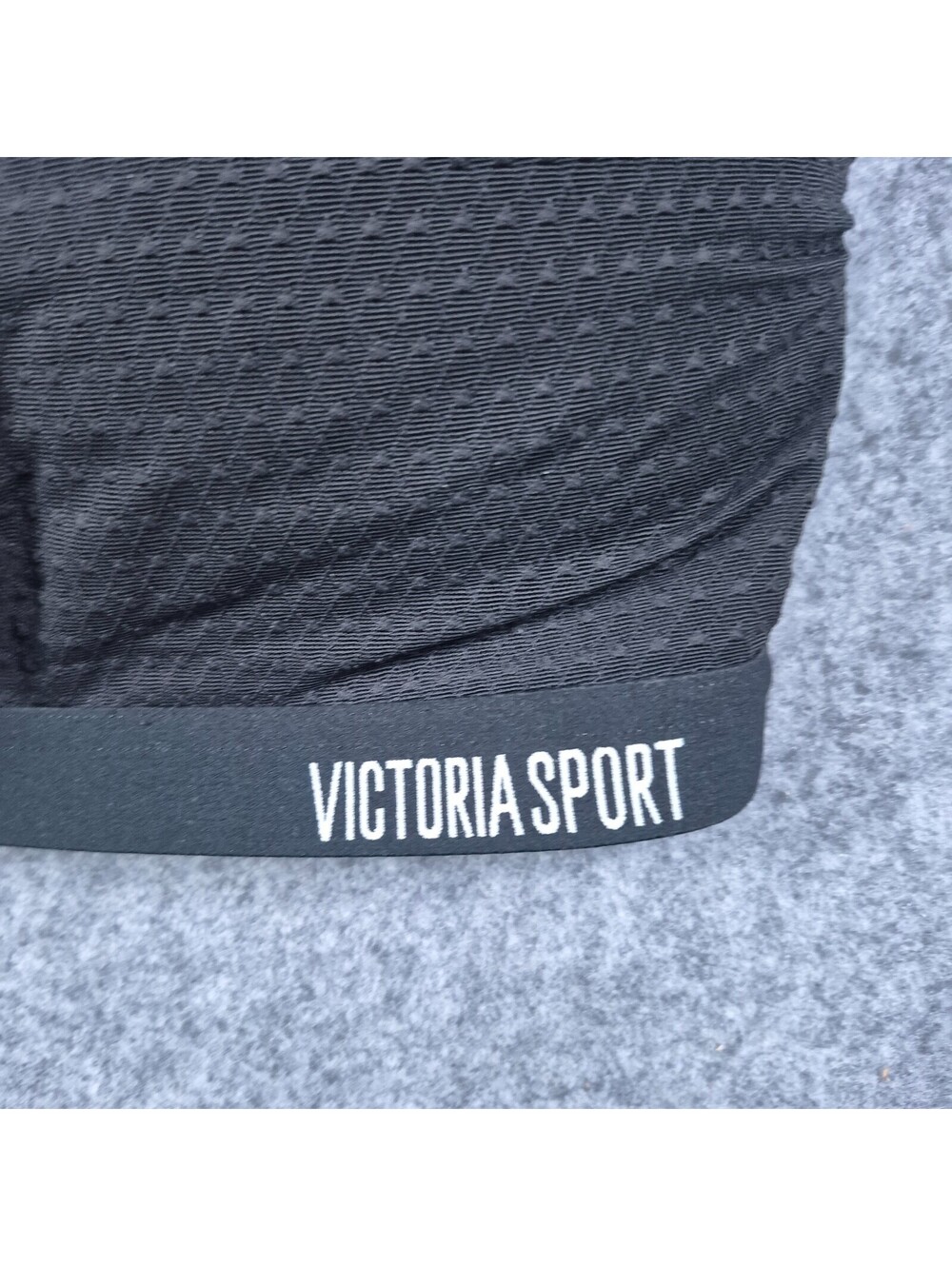 Victorias Secret Maximum Support Lightweight Sports Bra Black 34DD  Breathable - Picture 2 of 13